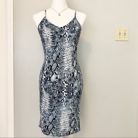 Snake printed spaghetti strap dress - Picture 4 of 7